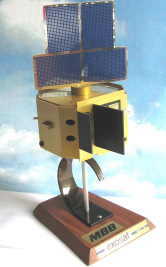 153 Tischmodell des ESA Satelliten EXOSAT MST 1:20 154
