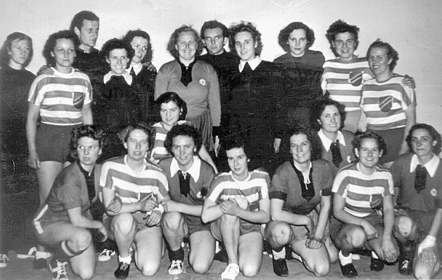 60 Jahre Volleyball in Greifswald (1950-er) Volleyball in Greifswald (eine kurze Einführung) Volleyball wird weltweit seit 1896 gespielt.