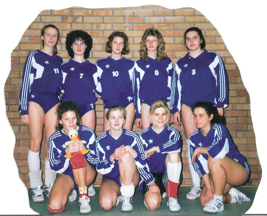 60 Jahre Volleyball in Greifswald (1990-er) Nach der politischen Wende gründete sich die BSG KKW 1990 als Greifswalder Sportclub (GSC) e.v. neu.