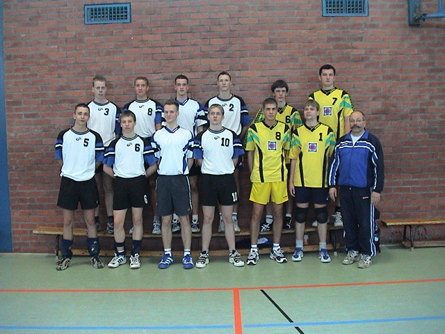 60 Jahre Volleyball in Greifswald (2000-er) HSG Universität Greifswald A.Jgd. 16. der Deutschen Meisterschaft 2006 Trainer: Hans-Peter Gräfe mit u.a. h.v.l. J. Jackisch, S. Buckow, M. Drobek, S.