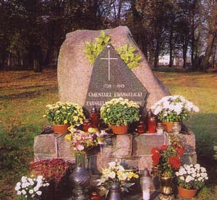 Strasburg - Brodnica Friedhof, ul. Karbowska Jahr der Errichtung: 23. Juni 2007 Evangelischer Friedhof 1900-1945 (in deutscher und polnischer Sprache) Strasburg - Brodnica Friedhof, ul.