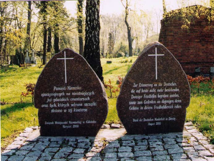 Danzig - Gdańsk Am Hagelsberg - Garnisionsfriedhof ul. Gen. H. Dabrowskiego/ Cmentarz Garnizonow Bezeichnung: Kriegerdenkmal 1939-45 Jahr der Errichtung: 21.