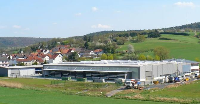 Das Objekt: Unternehmensgebäude der Firma FRENGER SYSTEMEN BV Heiz-& Kühltechnik GmbH Standort: Heubach bei Groß-Umstadt (Hessen) Fläche Produktion/Lager: ca. 6.000 m² Fläche Büroräume: ca. 1.