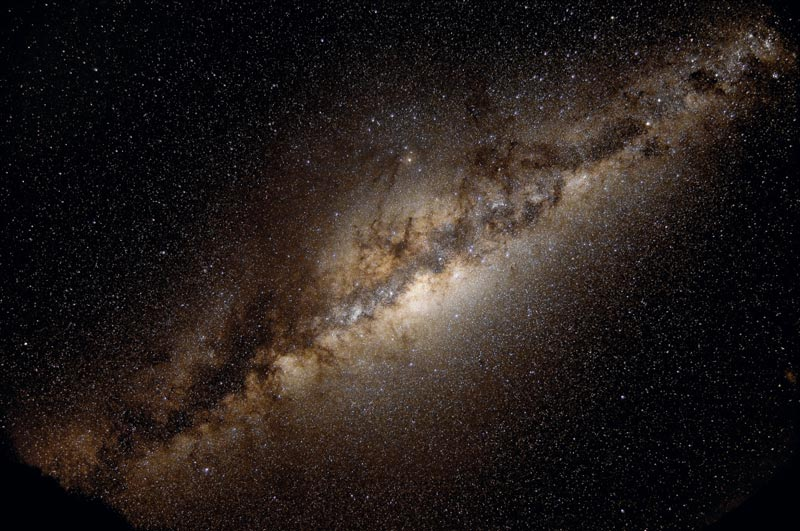 Das Interstellare Medium: globale Eigenschaften der Raum zwischen den Sternen ist nicht leer etwa 15% der sichtbaren Masse einer Galaxie befindet sich im interstellaren Medium (ISM)
