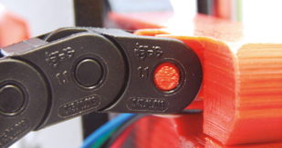 6 Kabel der Z chse einführen und Kabelführungskette der Z-chse anbringen auteil aus Schritt 5 Endschalter-Kabel, 85 cm 3-adriges Endschalter-Kabel mit Steckverbindern (Stecker und 3-polige uchse).