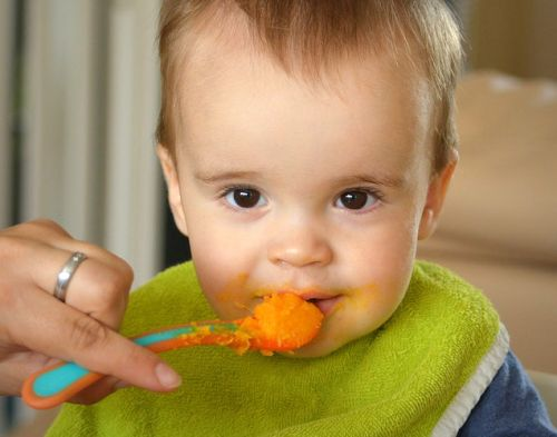 Beikosteinführung Die Beikosteinführung: Tipps und Hintergrundinformationen Ärzte empfehlen jungen Müttern heute ihr Kind so lange wie möglich ausschließlich mit Muttermilch zu ernähren.