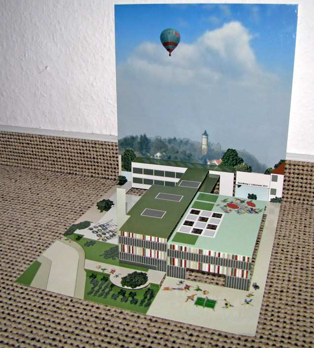 Seite 112 von 193 Bild oben: unser neu saniertes Schulgebäude dreidimensional als pop-up.