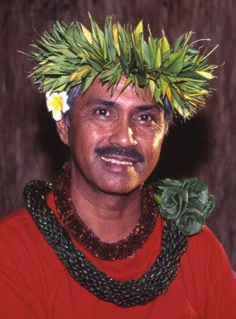 18 Hawaii im Überblick 121ha Foto: av Auf den Inseln leben Angehörige vieler ethnischer Gruppen: Asiaten, Polynesier, Europäer und andere.