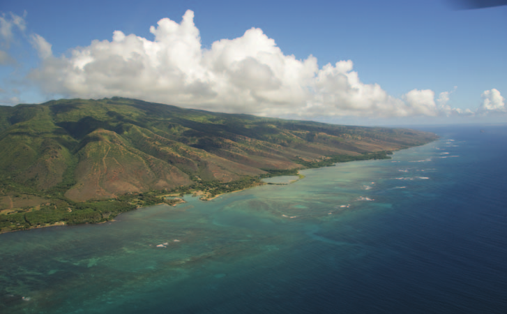 16 Hawaii kompakt Hawaii kompakt Auf den folgenden Seiten finden Sie einen kurzen Über blick über landeskundliche Themen, die dann im Kapitel Land und Leute ausführlicher behandelt werden.