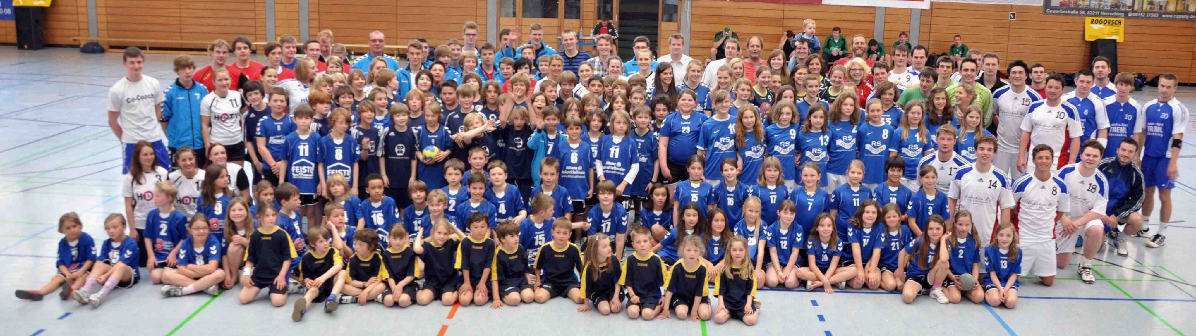 Herrschinger Handballhaus am See Die Handballabteilung hat ca. 450 Mitglieder (Stand: April 2012) und stellt 16 Jugend und 4 Seniorenmannschaften im Spielbetrieb.