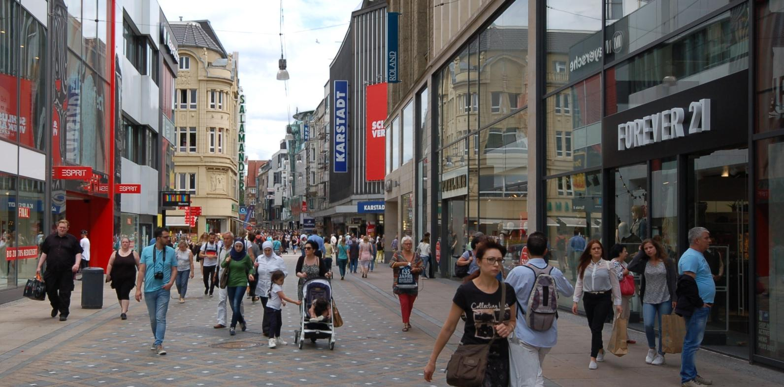 Das riesige Einzugsgebiet der Dortmunder Innenstadt reicht weit ins Westfälische hinein, speziell die Einwohner von benachbarten Städten wie Lünen, Werne, Kamen, Bergkamen, Unna und Schwerte zieht es