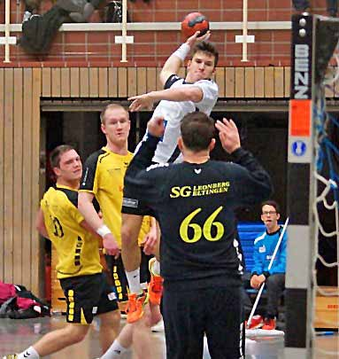 INFOS REGIONAL Neckarsulmer Sport-Union Handball Württembergliga (AB) Herren 1 gegen die SG Leonberg/Eltingen 35:27 (18:13) Neckarsulmer Handballer finden schnell wieder in die Spur zurück Nach der