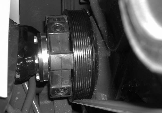 FZW / Front PTO Arion 510-540 / 610-640 Gelenkwelle (8) komplett unter Kühler in den Vorderachsbock legen; Lay cardan shaft (8) completely below cooler into support of front axle; Gelenkwelle (8) an