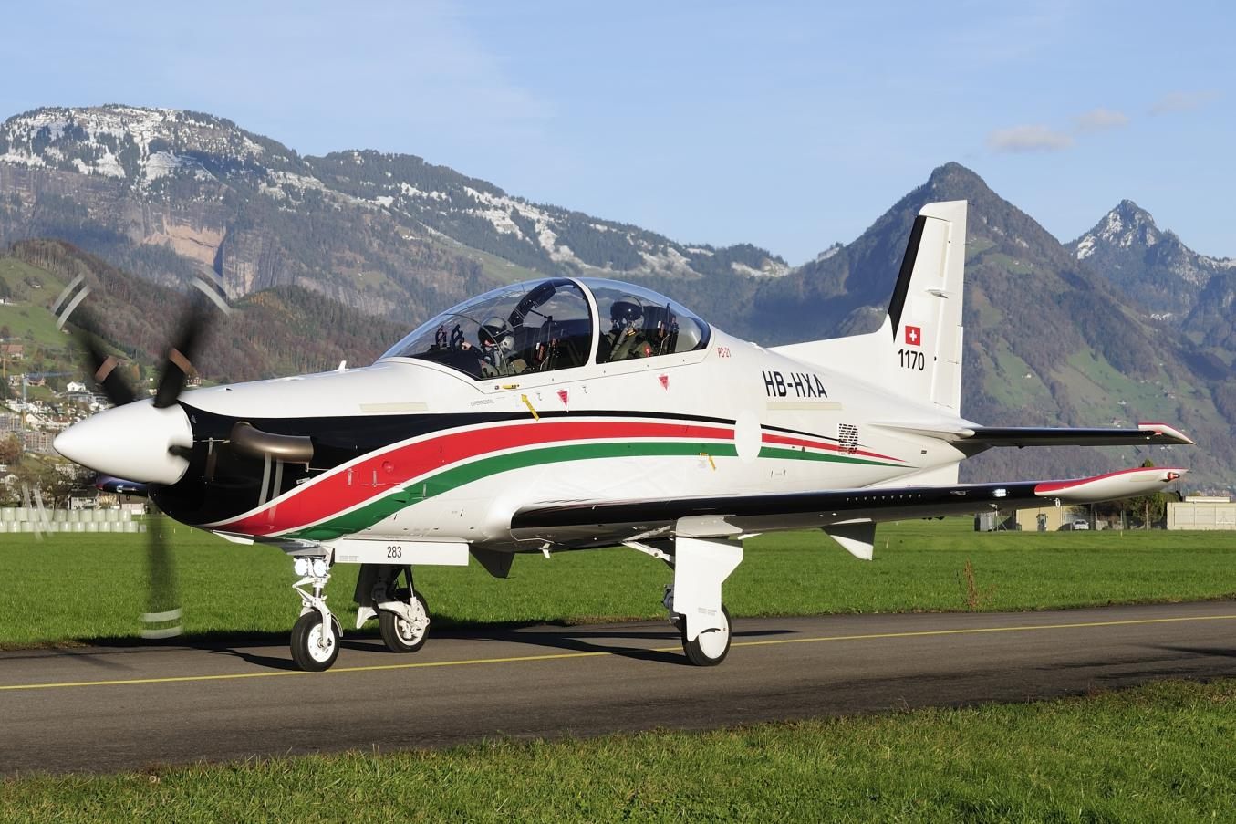 Seite1 Dezember 2016 Jahrgang Nr. 29 Ausgabe Nr. 180 Eine Schweizer Erfolgsgeschichte: Pilatus PC-21 nun auch für Jordanien (Bild), - und für Frankreich im Gespräch.