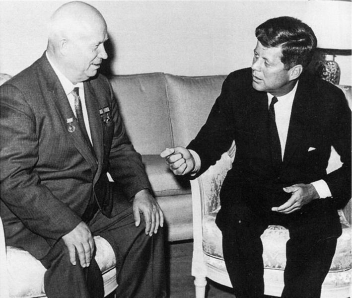 Die Kuba-Krise: Im Oktober 1962 sind die USA und die UDSSR auf Konfrontationskurs. Die Welt steht am Rand eines Atomkriegs (16. bis 28.10.