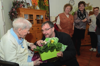 Eichenhof Nr. 1/16 Was war los im Eichenhof in Panketal, OT Zepernick Martha Janetzki feierte ihren 108. Geburtstag! Am Donnerstag, den 08.
