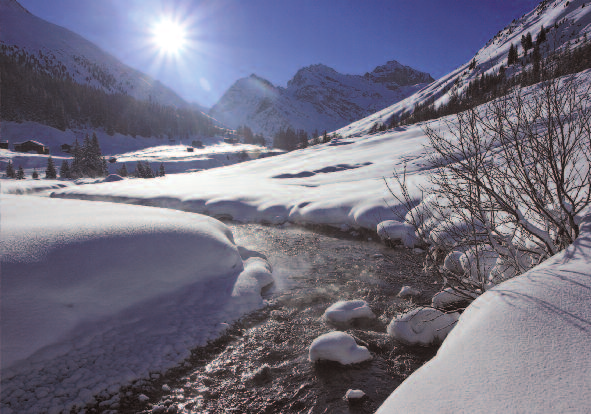 Davos Schweizer Weihnachtskarten-Kollektion 2015/2016 www.weihnachtskartenshop.ch CH-0609 Format A5 hoch Davos Winterliches Sertigtal in der Destination Davos Klosters.