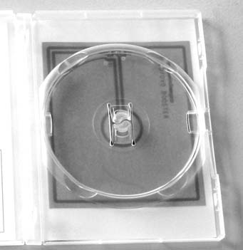 Das smarte Buch 295 Abb. 2. Buchrückgabe in der Stadtbibliothek Winterthur (Quelle: Bibliotheca) Besondere Anforderungen an RFID-Transponder stellt die Kennzeichnung von audiovisuellen Medien wie CDs und DVDs.