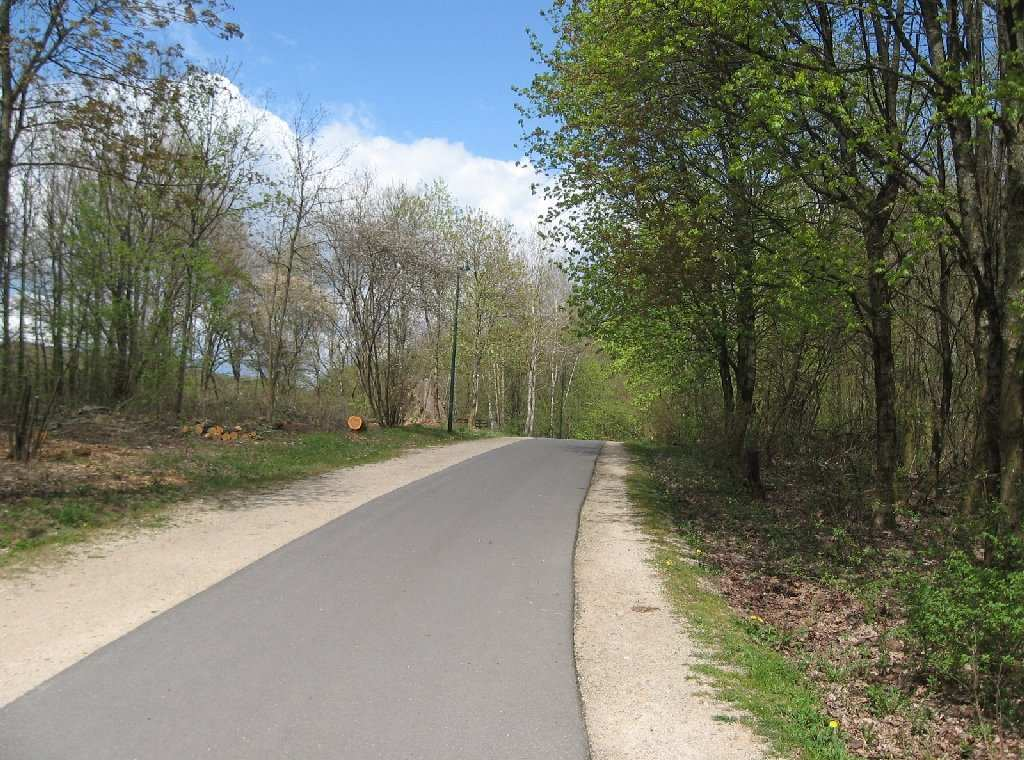 PGV Landesradverkehrsplan Saarland 14 Köllertal-Radweg (22 km) Der Köllertal-Radweg hat seinen Ausgangspunkt im Saartal bei Völklingen und führt über Püttlingen und Heusweiler nach Mangelshausen, wo