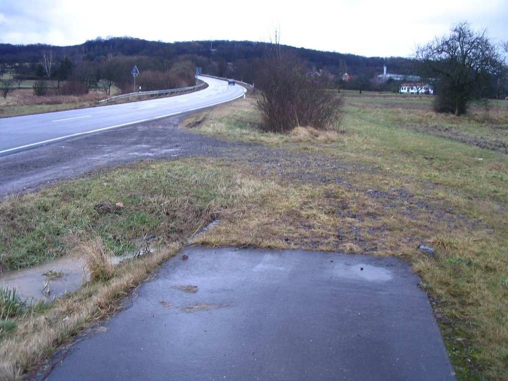 PGV Landesradverkehrsplan Saarland 89 Bild 6-21: Übergang gemeinsamer Geh- und Radweg in einen Gehweg
