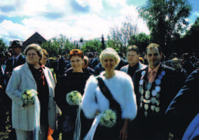 Jubelschützenfest Schapen von Rainer Reekers JUBELFESTE Am 08.05.2005 nahmen wir als Königspaar am Jubelschützenfest in Schapen teil. Gefeiert wurde das 250-jährige Vereinsjubiläum.