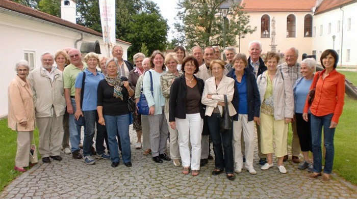 Fahrt zur Bayerisch-Oberösterreichischen Landesaustellung 2012 nach Ranshofen Am 11. Juli besuchten ca. 30 Kollegin- eine Musikschule zieht dort ein.