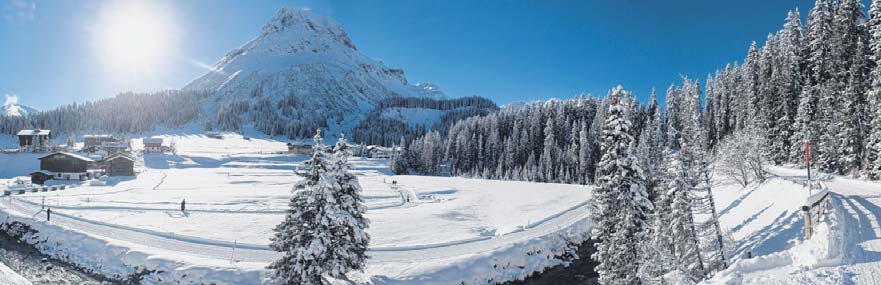 20 arlberg.at Die Zeitung für Lech und Zürs 30. Jänner 2015 Ein Spaziergang nach Zug führt durch die wunderschön verschneite Landschaft. Nur knapp drei Kilometer sind es von Lech bis nach Zug.