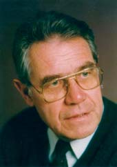 Tradition und Erfahrung 65 Lebensläufe der Präsidenten und Ehrenmitglieder der DGS Prof. Dr. med. Michael Bamberg Michael Bamberg wurde im Jahr 1947 in Hamm geboren.