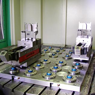 Arbeiten mit Standardpaletten Einmessen auf Messmaschine Paletten in Wartestation Palette aufgebaut auf