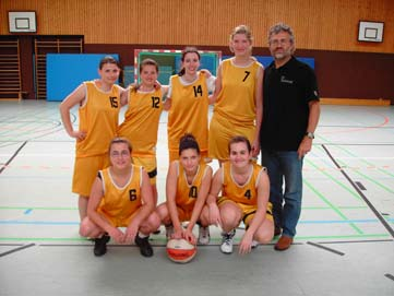 Zum fünften Mal wurde das weibliche Jugendteam der Gehörlosensportabteilung Leverkusen Deutscher Gehörlosen Basketball- Jugendmeister 2006 Stehend von links: Shqipe Arifi (15); Imela Popovic (12);