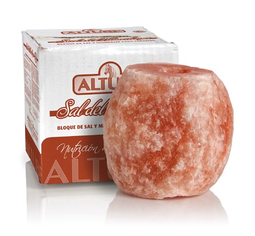 Himalayan crystal salt is mineral salt obtained in the mountains of Pakistan.