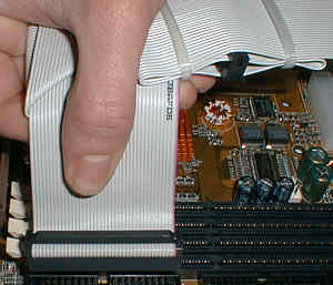 PC zusammenbauen Seite 8 von 10 Schritt Anschliessen der Kabel Beschreibung 7 Strom Jede Komponente muss vom Netzteil mit Strom versorgt werden.