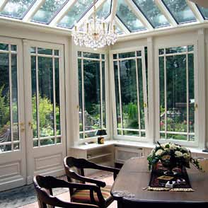 Wintergärten Holz-Glas- Konstruktion Aluminium-Glas- Konstruktion individuelle Verglasung unterschiedliche Türelemente Ein Wintergarten schafft eine neue