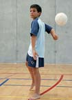 www.mobile-sport.ch Werfen und Fangen Catch it! Mit verschieden schweren und grossen Bällen kann der Umgang mit dem Ball am besten geübt werden. Auch die Beidhändigkeit lässt sich so gut schulen.