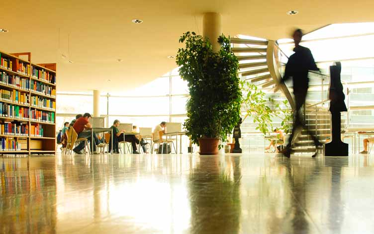 Tiroler Hochschulen und ihre Studierenden Über 47.000 Studierende am Standort Tirol Die Landeshauptstadt Innsbruck ist ein bedeutender Universitätsstandort.