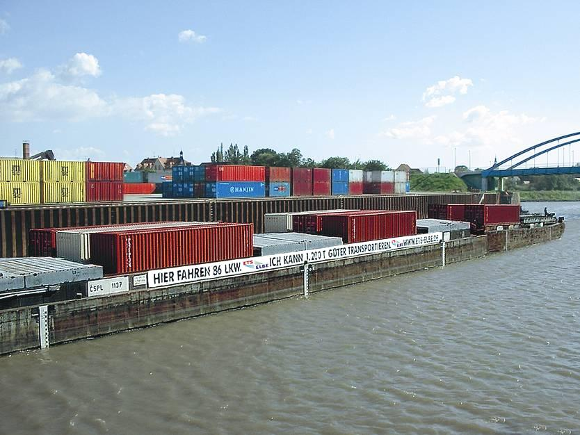 Trimodalität in Praxis: Containerterminal Riesa > ECL2000 (2x pro Woche) > Albatros-Express (4x pro Woche) Option: Basis für