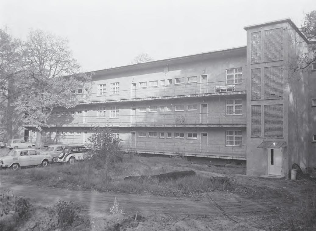 Studenten auf dem Campus der Akademie im Park Babelsberg, 1988.