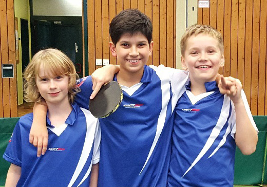 v.l.: Laslo Heuer, Moritz Navaratnarajah, Felix Ginkel unsere drei jüngsten Tischtennisspieler JUGEND B-Schüler feiern den Herbstmeistertitel!! Die jüngste Mannschaft der TT- Abteilung belegte den 1.