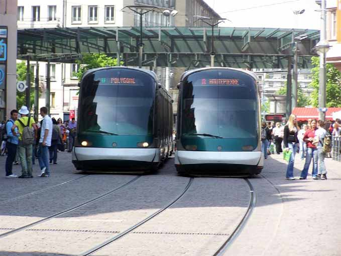 Positive Beispiele Strassbourg 1994 Wiedereinführung der Straßenbahn als moderne Stadtbahn Seitdem (in nur 12 Jahren) bereits vier Linien