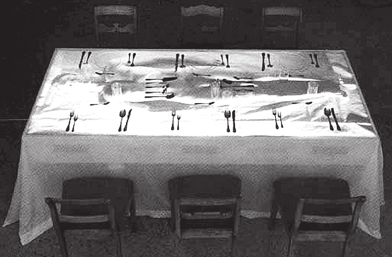 Harald Duwe: Abendmahl (1978). Foto: Archiv tur, die in Ansichten, Grundrissen und Axonometrien vorgestellte Anschauung wird, hinaus.