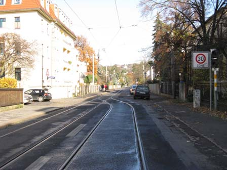 Maßnahme M4 Änderung der Vorfahrtsbeschilderung auf der Ludwig-Hartmann-Straße Realisierbarkeit laut Plan: kurzfristig - Hauptstraßenbeschilderung mit Z306 der Ludwig- Hartmann-Straße -