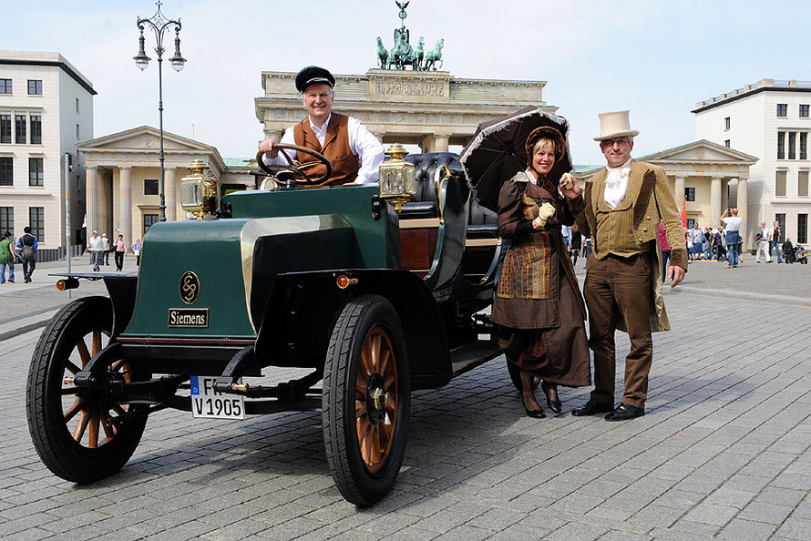 originalgetreuer Nachbau der Elektrischen Viktoria, eines E-Taxis, das bereits 1905 seine Runden durch Berlin drehte - 50 Exemplare gebaut - Siemens Automobilwerk - V max 30 km/h - 44 Zellen