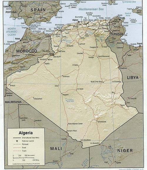 ALGERIEN FAKTEN 2,4 Mio. km² (28x Ö., 7x D.) 40 Mio. Einwohner Algier Oran Algerien 6 Mio. 2 Mio.