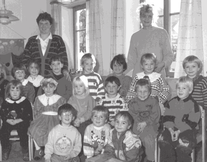 Kindergarten Weiler platzt aus den Nähten Diese Überschrift im Westallgäuer zeigte den damaligen großen Mangel an Räumen zur Betreuung der Kinder im St. Anna-Kindergarten an.