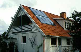 Solare Wärmeversorgung von Gebäuden Kleine Solaranlagen Solare Trinkwassererwärmung und / oder Raumheizung für Einund Mehrfamilienhäuser