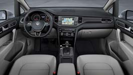 Auto & Motor ortsvan ppige Serienausstattung Serienmäßig bietet der Golf Sportsvan eine Vielzahl von Ausstattungen wie Klimaanlage, sieben Airbags, Radio mit Touchscreen, Dachreling,