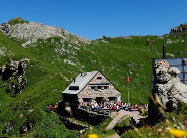 Fürstliches Ferien- und Freizeitland Im Herzen der Alpen Lebendige Kulturszene mit 13 Museen Sommer- und Wintersportmöglichkeiten in den