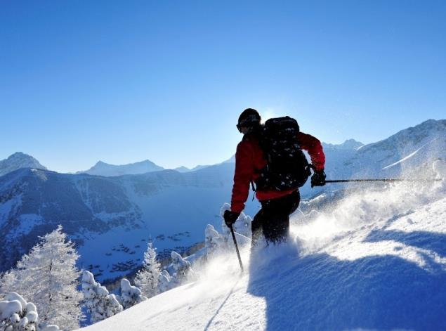 Sport und Freizeit im Winter Skifahren und Snowboarden Langlaufen