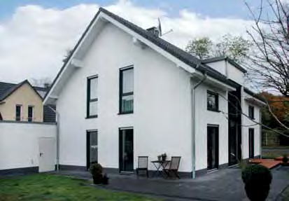 Einfamilienhaus Sanierung Wohn- und Geschäftshaus in Soest Dieses denkmalgeschützte Wohnhaus mit 355 m 2 Wohnfläche wurde von Sauerland Massivhaus energieeffizient saniert.