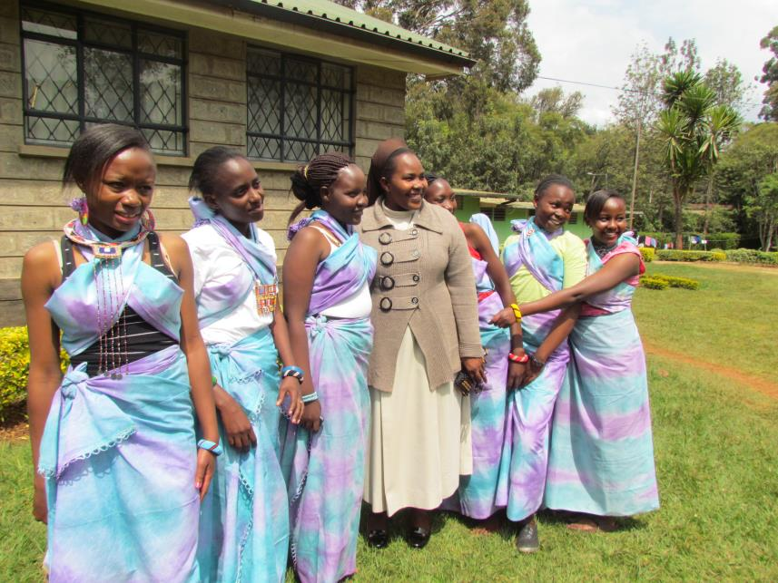 Die letzten Tage verbrachten wir wiederum in Nairobi, wo wir die Mother-Bertilla-Vocational- Training-School besuchten, eine Ausbildungsstätte für junge Frauen aus sozial benachteiligten Familien in